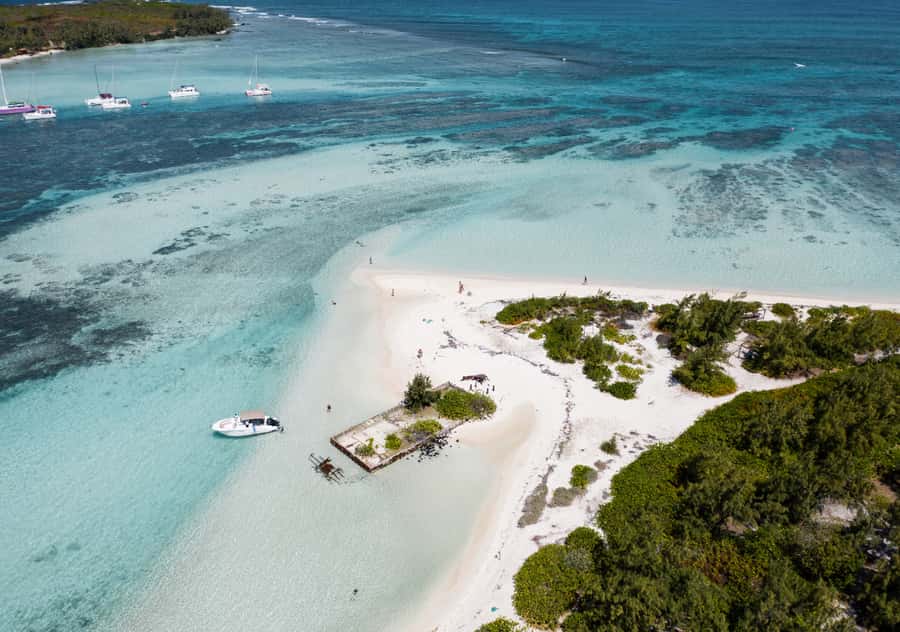 5 Islands Boat Trip, Snorkeling and Lunch on Ile aux Cerfs - Ile aux Cerfs, the main beach break