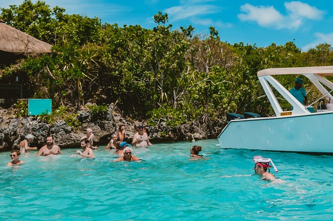 5 Islands Speedboat Cruise incl. Snorkeling in Blue Bay + Lunch at Ile aux Cerfs - Ile aux Fouquets and the story of Grand Port