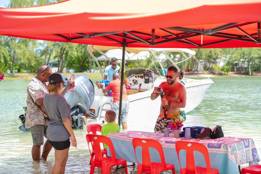 5 Islands Speedboat Cruise, Snorkeling + Lunch & Open Bar - Ile aux Cerfs: Your Main Beach Break