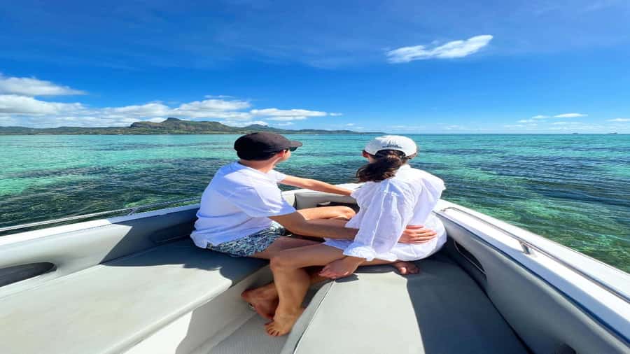 5 Islands Speedboat w/Snorkeling Sea Turtle + Lunch & Drinks - Ile aux Phares and Ile de La Passe by boat