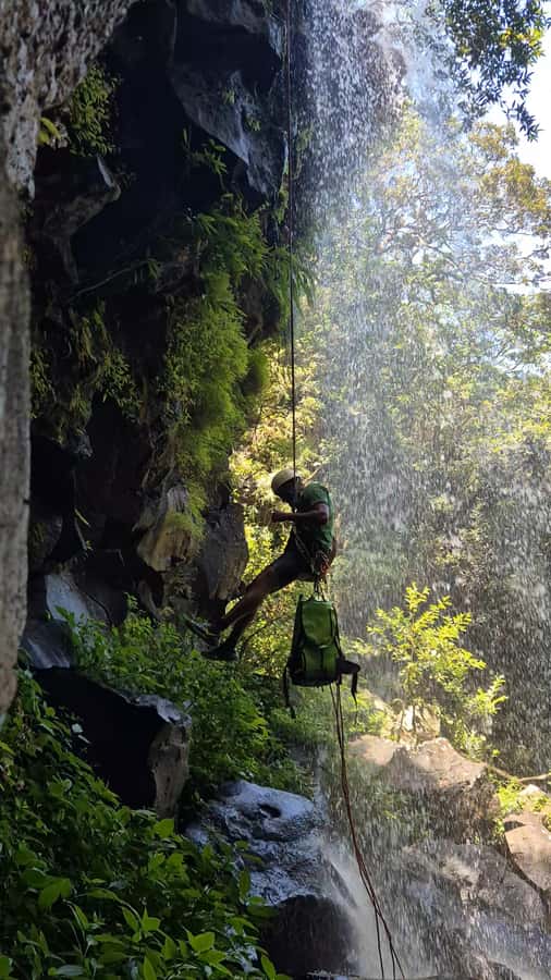 Abseiling/Canyoning - Moving up to 15 and 25 meters