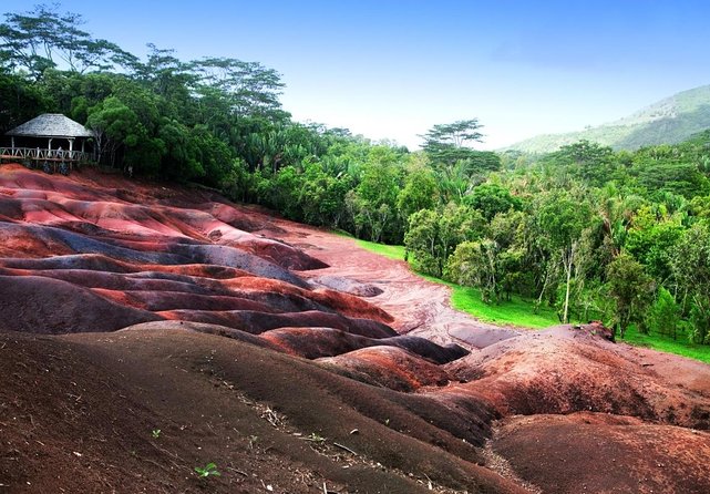 All Inclusive Full Day Tour: Chamarel Rhumrie,7-Coloured & Lunch - Key points to know before booking