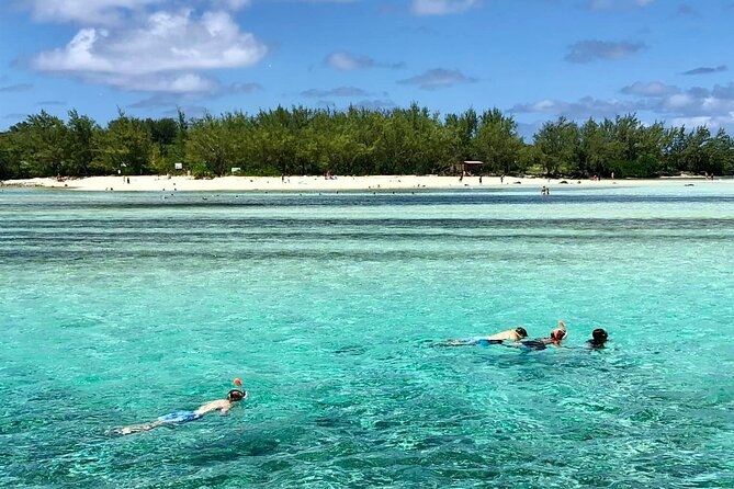All inclusive SPEEDBOAT FULL DAY to ILE AUX CERF & GRSE WATERFALL - Who should choose this Ile aux Cerfs excursion?