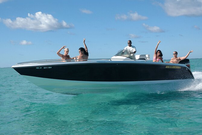 All inclusive SPEEDBOAT FULL DAY to ILE AUX CERF & GRSE WATERFALL - The early start at Trou d’Eau Douce
