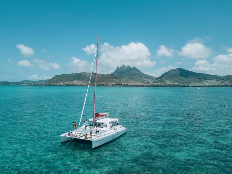 Catamaran cruise to Ile aux Cerfs from Pointe Jerome - Arriving at Ile aux Cerfs