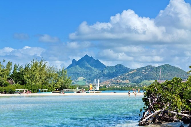 Catamaran Experience to Ile aux cerf: incl: Parasailing, Lunch, GRSE & Transfer - Key things to know before booking