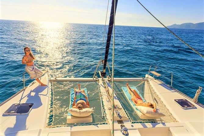 Catamaran Ile aux Cerfs, snorkeling + GRSE Waterfall, BBQ & Bar - Barbecue lunch, drinks, and the social mood