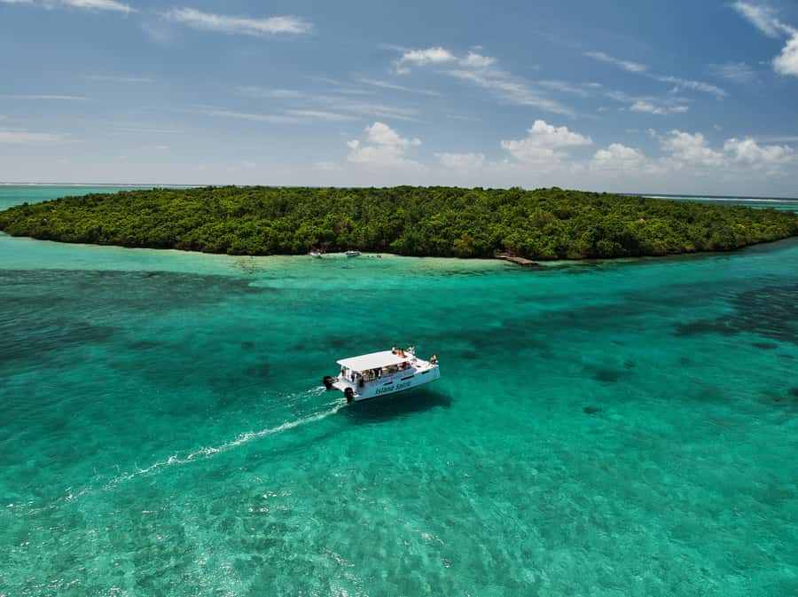 Catamaran Mauritius: South East 5 Islands Catamaran Cruises - Mahébourg and the First Views