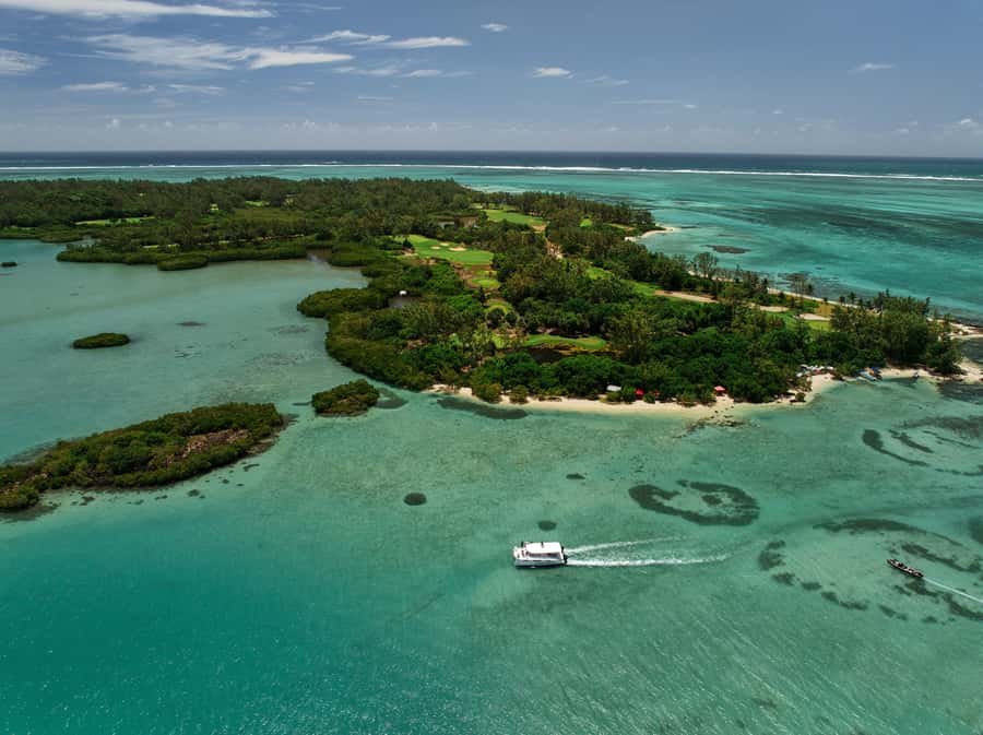 Catamaran Mauritius: South East 5 Islands Catamaran Cruises - Snorkeling at Eau Bleue