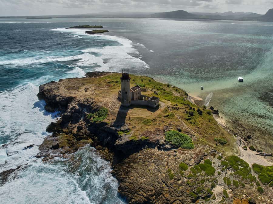 Catamaran Mauritius: South East 5 Islands Catamaran Cruises - Île aux Cerfs and the BBQ Lunch