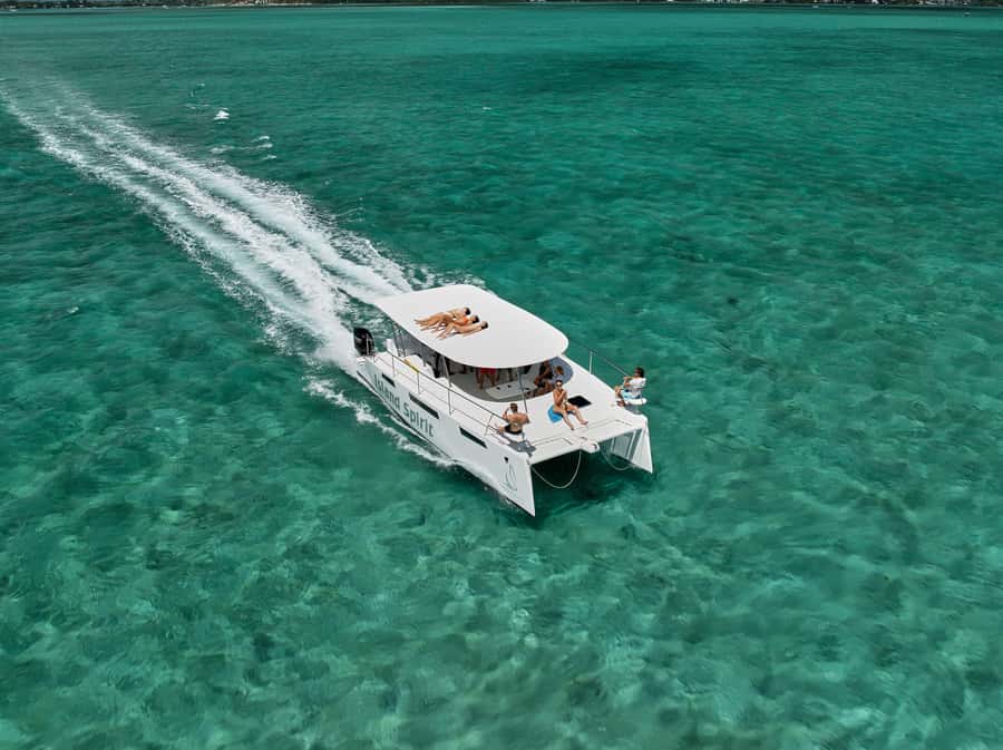 Catamaran Mauritius: South East 5 Islands Catamaran Cruises - The Waterfall and the Smaller Islands