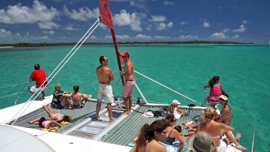 Catamaran Trip to Ile au Cerfs with Lunch and GRSE waterfall - Snorkeling in the lagoon
