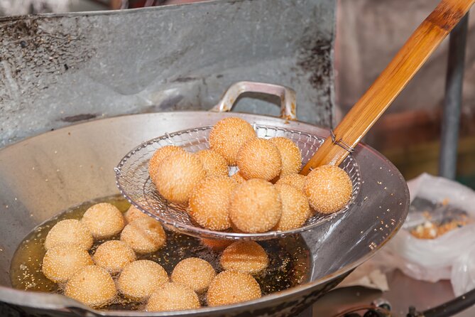 China Town & Port-Louis Mix Food Tour - Trying Sino-Mauritian street food