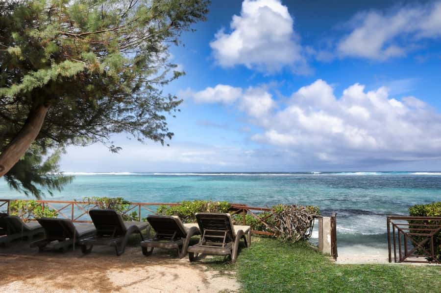Day Trip at Ile aux Cerfs and other Gems of the South. - Lighthouse Island and the changing view