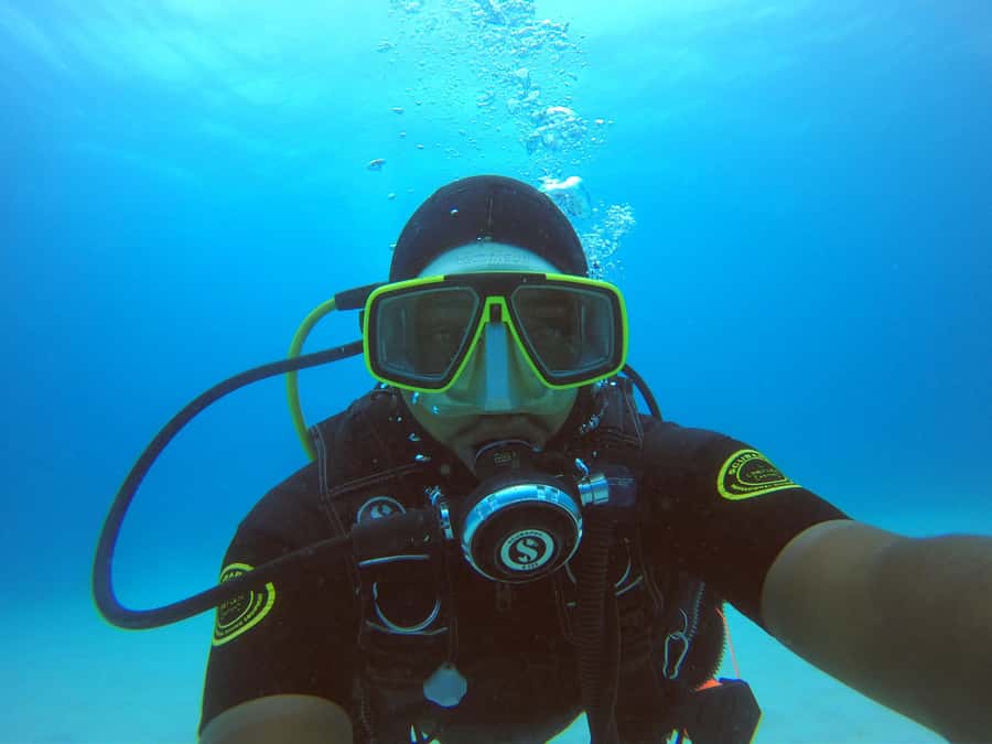 Discover Scuba Diving in the North of Mauritius - The first hour: equipment, safety, and shallow water