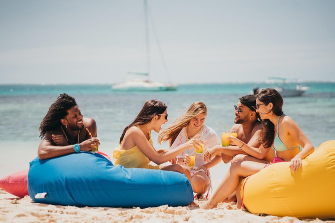 EAST Shared Cruise : OCÉANE Full day catamaran to Ile aux Cerfs - Why this east-coast catamaran trip works