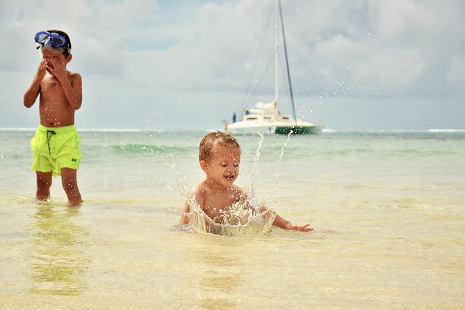 EAST Shared Cruise : OCÉANE Full day catamaran to Ile aux Cerfs - Trou d’Eau Douce snorkeling and lunch on deck