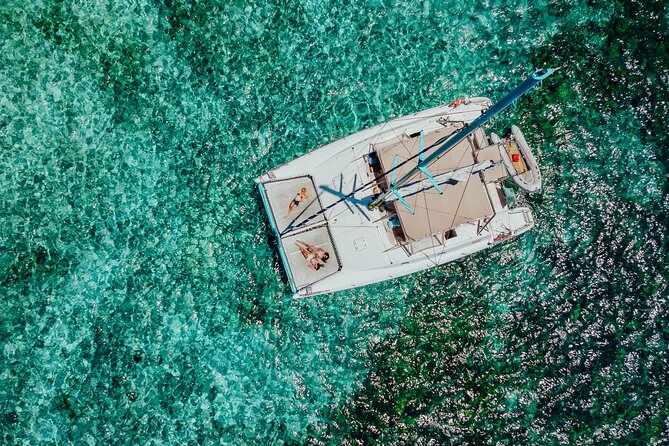Full Day Catamaran Cruise - North Ilot Gabriel (sharing) - What the strong rating tells you