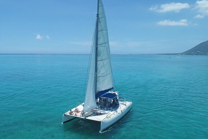 Full Day Catamaran Cruise on shared basis to Bénitiers Island - The crew, food, and onboard atmosphere