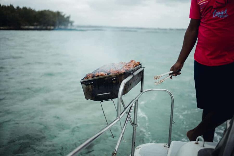 Full-day Catamaran Cruise to Ile aux Cerfs with Lunch - Starting at Trou d’Eau Douce