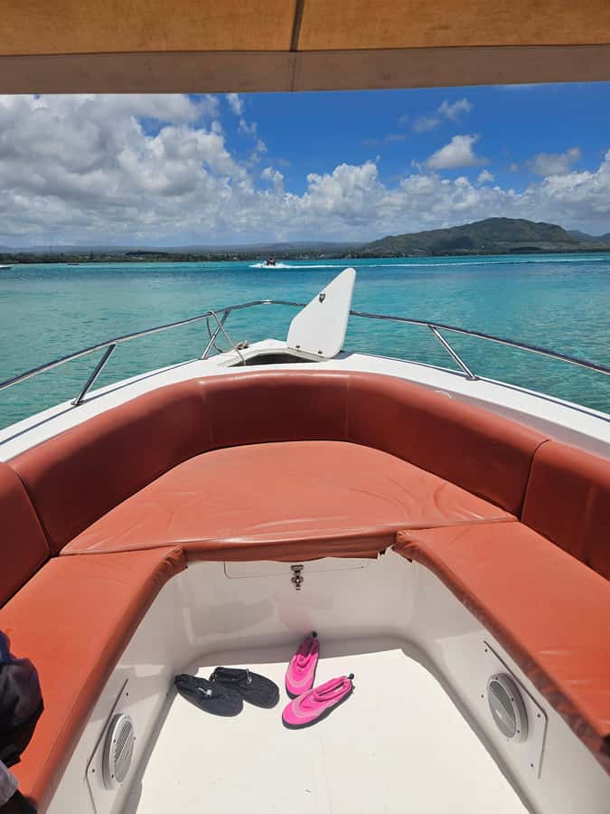 FULL-DAY CATASPEED - East Lagoon cruise including transfer. - Barbecue lunch on Ile aux Margenie