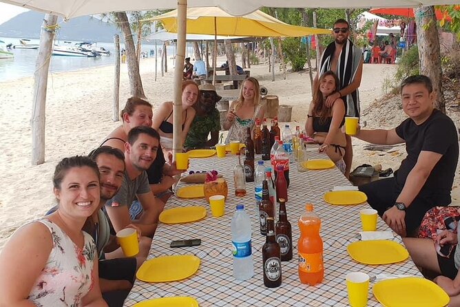 Full-Day Dolphin Watching Cruise in Mauritius - Lunch and free time on Bénitiers Island