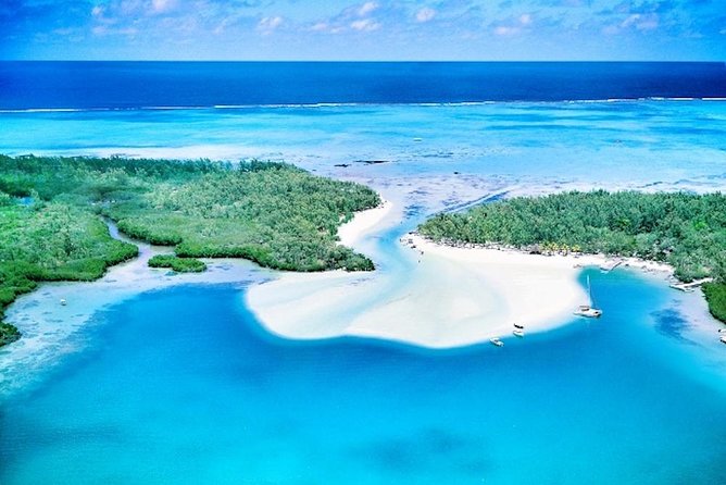 Full Day Ile aux Cerfs Speedboat Trip With Hotel Transfers (Private or Shared) - Private or shared: which version makes sense?