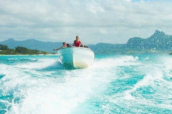 Full Day Shared Speed Boat in Ile Aux Cerfs Lunch & Transfer incl - The 8:30 am pickup and ride to the coast