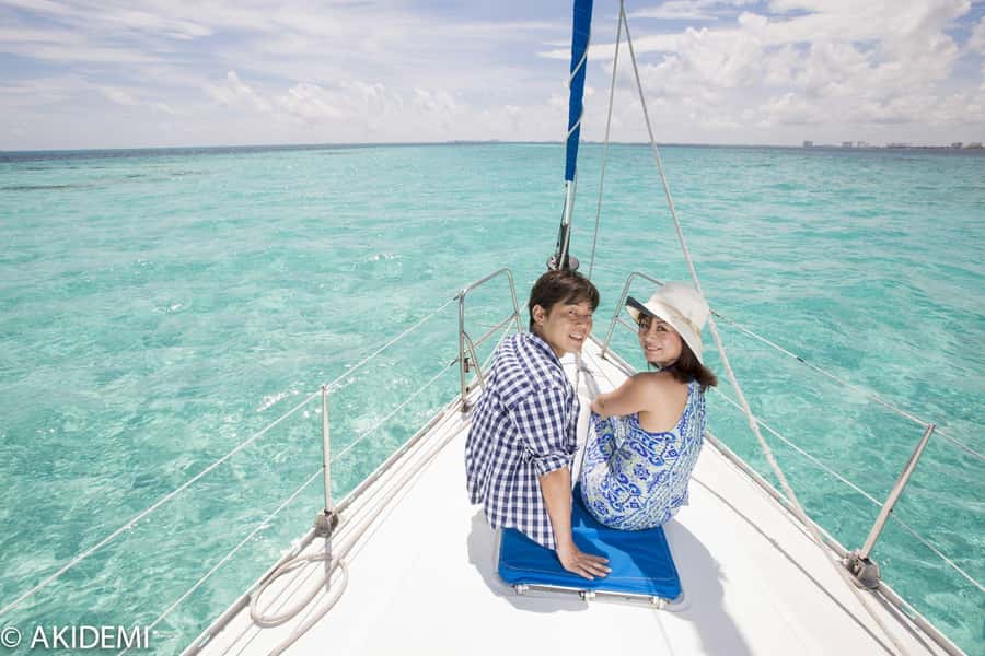 GBaie: 3 North Islands Cruise, Lunch & CoindeMire Snorkeling - Barbecue lunch aboard the catamaran