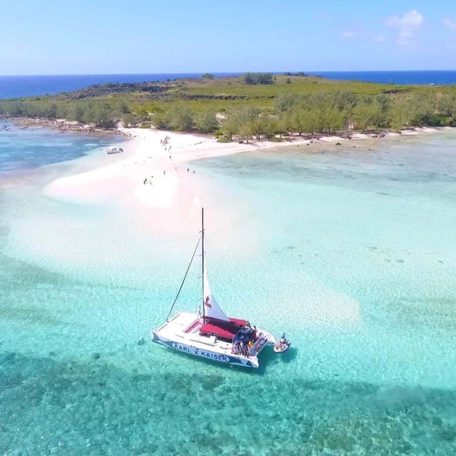 Grand Baie: Catamaran 3 Islands Cruise & Lunch on the Island - Ile Plate, where the BBQ lunch is served