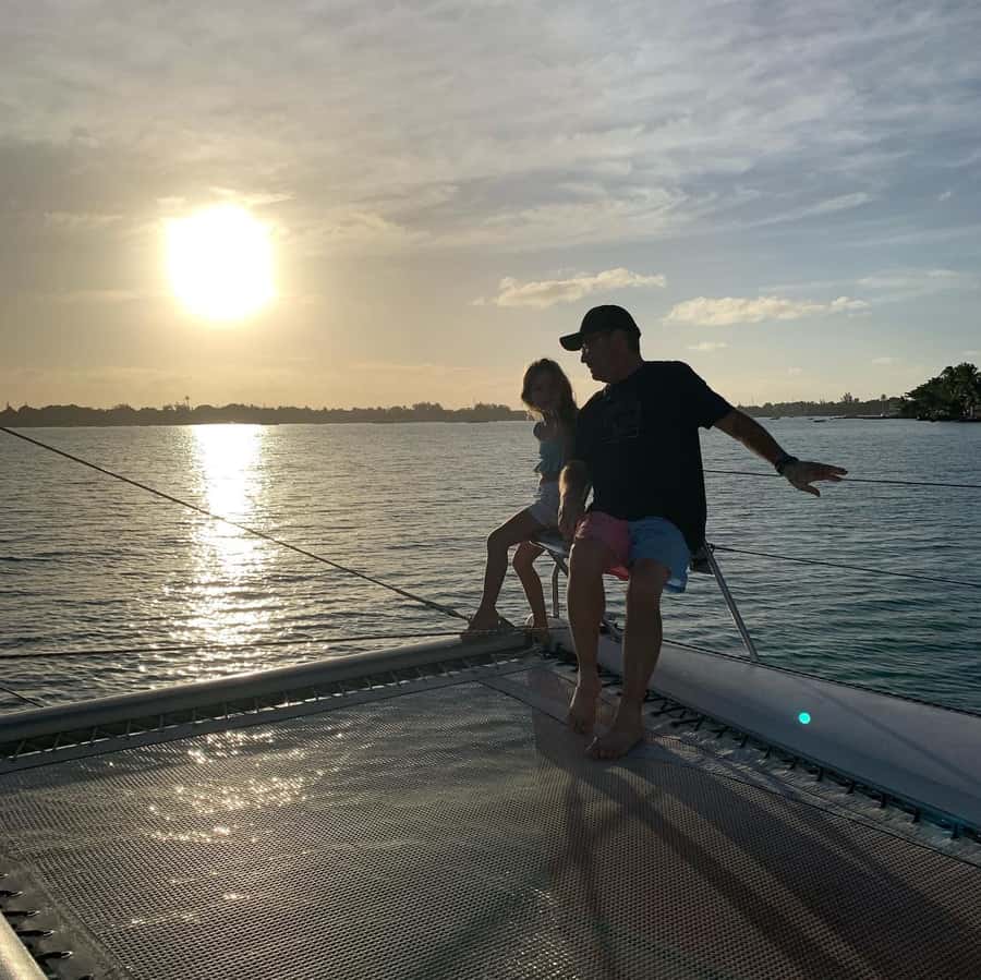 Grand Baie: Cocktail & Sunset Catamaran Cruise - Sailing into Grand Baie at 5:00 PM