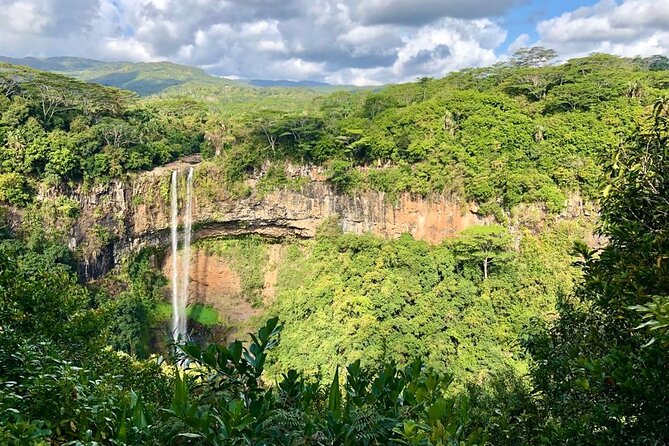 Guided South west Tour - Trou aux Cerfs and Floreal: volcanic views and local crafts