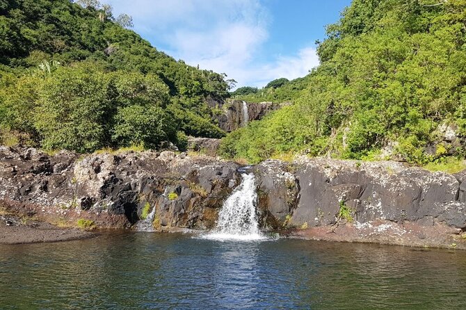 Hiking Trip Full-Day: The Magnificent 7 Waterfalls Sept Cascades including Lunch - Seeing all seven waterfalls from the valley