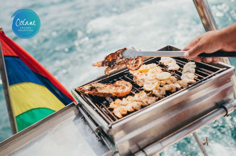 Ile Aux Bénitiers : Private Catamaran Cruise & Gourmet Lunch - Why this West Coast cruise works so well