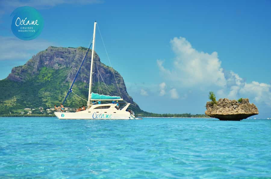 Ile Aux Bénitiers : Private Catamaran Cruise & Gourmet Lunch - Sailing back through Black River