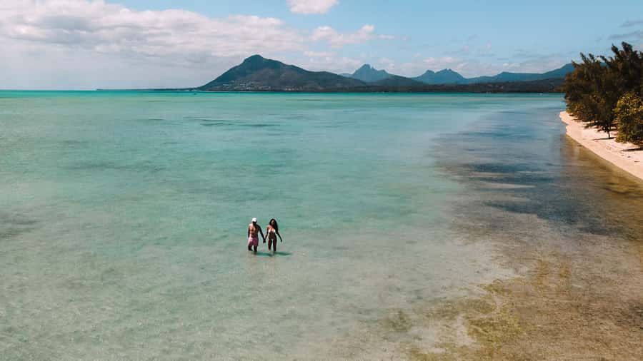 Île aux Bénitiers: Snorkeling w/Dolphins Boat Tour & Lunch - Beach time, reefs, and a slower afternoon