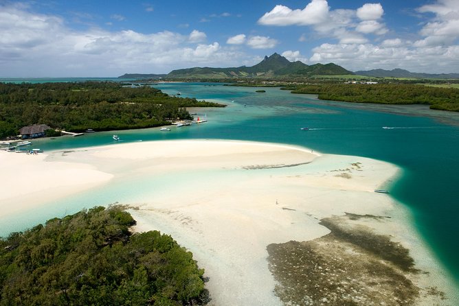 Ile aux Cerf: Speed boat with Parasailing & Tube Riding and Lunch - Barbecue lunch at Islet Margenie