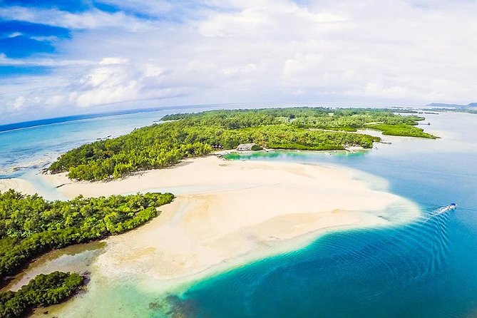 Ile aux Cerf: Speed boat with Parasailing & Tube Riding and Lunch - Grand River South East Waterfalls and wildlife