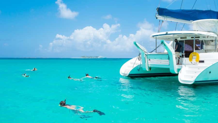 Ile Aux Cerfs Catamaran Trip w/ Lunch, Drinks & Transfer - Why this cruise works well for a first day at sea