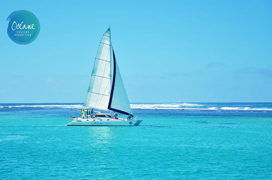 Île aux Cerfs: Private Catamaran Cruise with Gourmet Lunch - Passing Îlot Flamants keeps the cruise moving