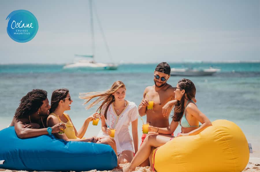 Île aux Cerfs: Private Catamaran Cruise with Gourmet Lunch - Île aux Cerfs is the main reward