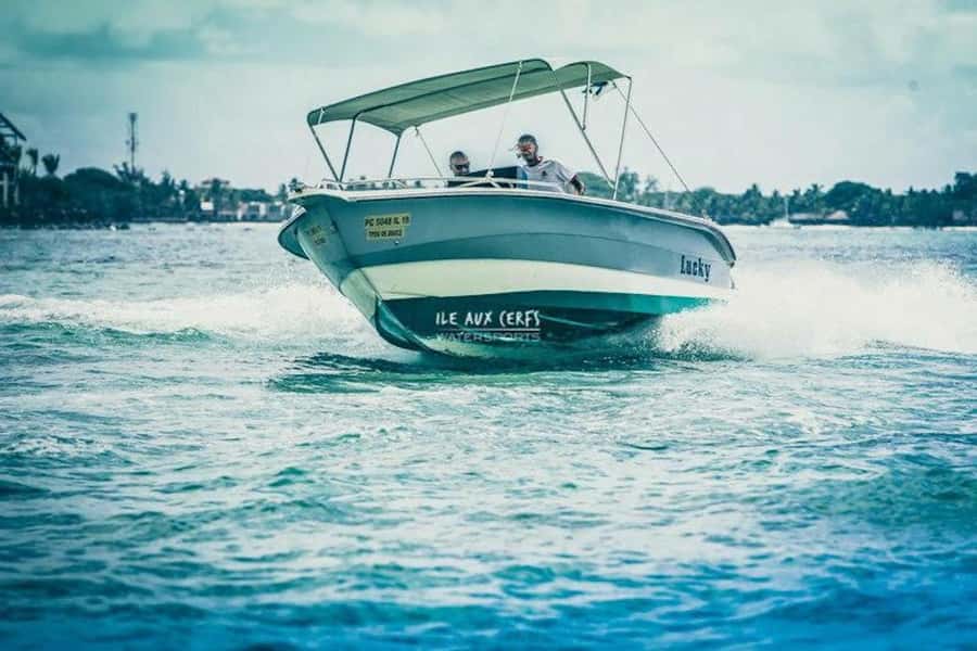 Ile aux Cerfs Speedboat Trip & Transport: Private or Shared - Your early pickup and ride to the east coast