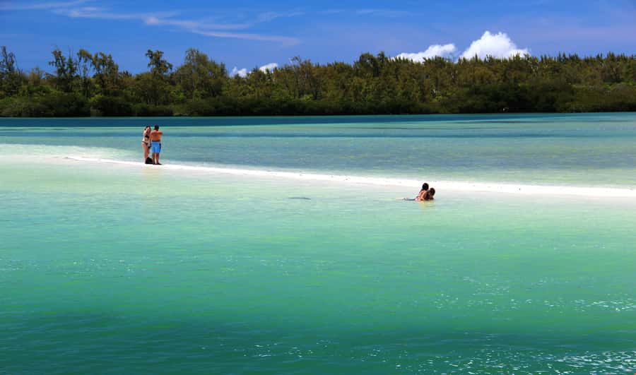 Ile aux Cerfs: The very best day by catamaran. - What I Would Pack and Watch For