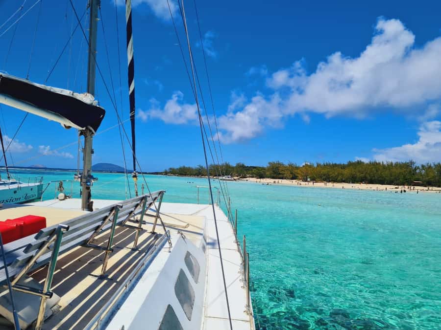 Ilot Gabriel: Catamaran Cruise & BBQ Lunch - Coin de Mire on the Way Home