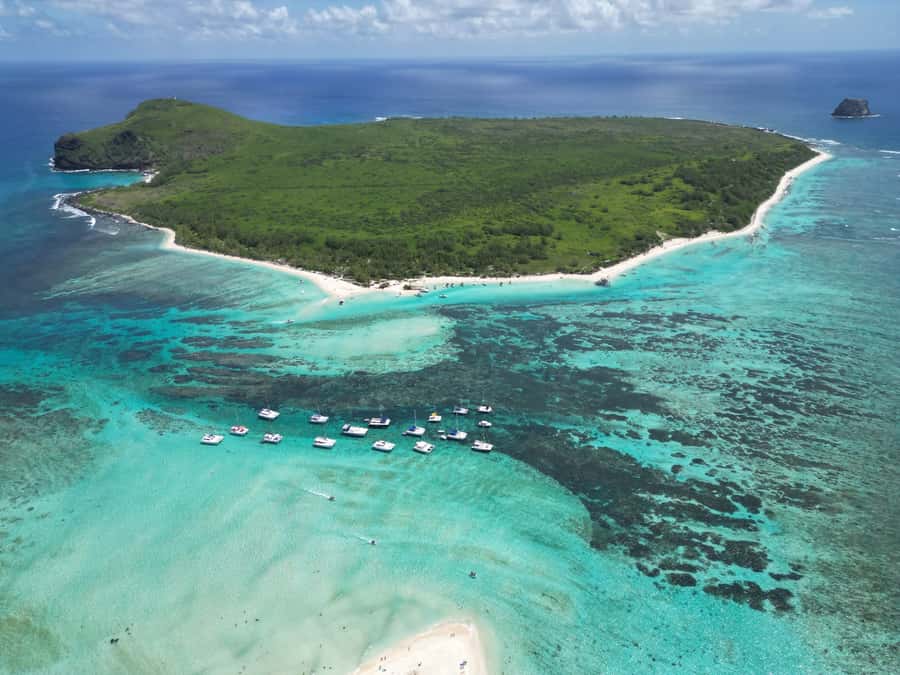 Ilot Gabriel: Catamaran Cruise & BBQ Lunch - Crew, Boat Mood, and Group Size