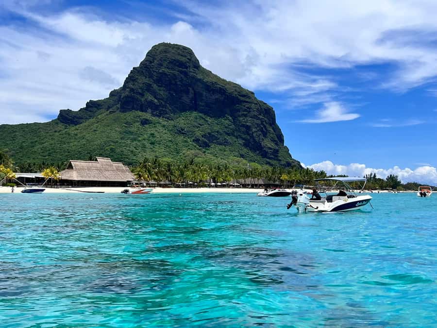 Le Morne: Private Boat Tour Dolphin-Watching & swimming - What to pack for this Le Morne morning