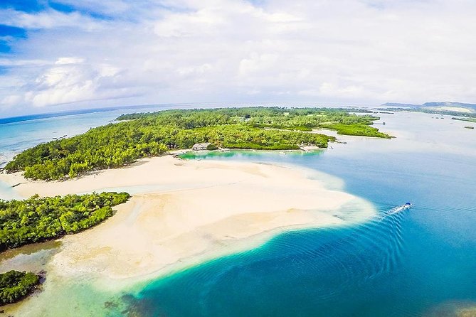 Marvelous Ile aux Cerf island: Speed Boat, Parasailing, Lunch & GRSE waterfall - Is $138.60 a fair price?