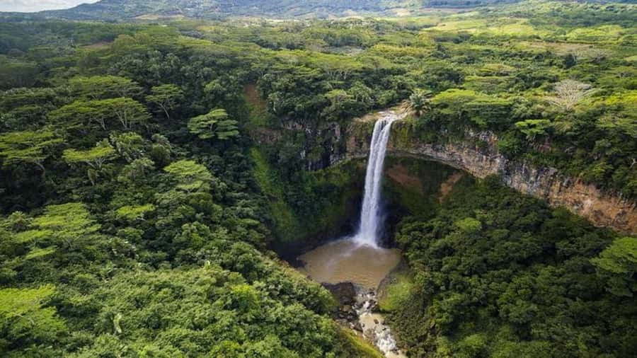 Mauritius: 3 Days Private Authentic Tour with hidden gems - Day One: Port Louis, sugar, and the northern beaches