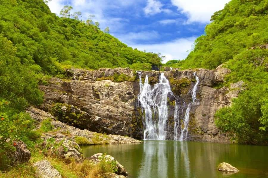 Mauritius: 7 Waterfalls Hike with Lunch and Hotel Transfers - Swimming beneath the tallest waterfall