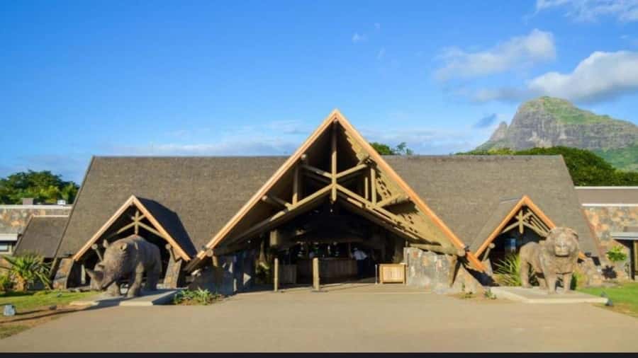 Mauritius: Casela nature parks & flic en flac beach - Your private pickup and the eight-hour clock